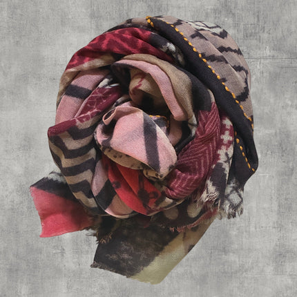 Sciarpa 100% Lana ricamata a mano ❄️ Pink Patch