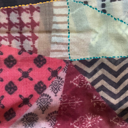 Sciarpa 100% Lana ricamata a mano ❄️ Pink Patch