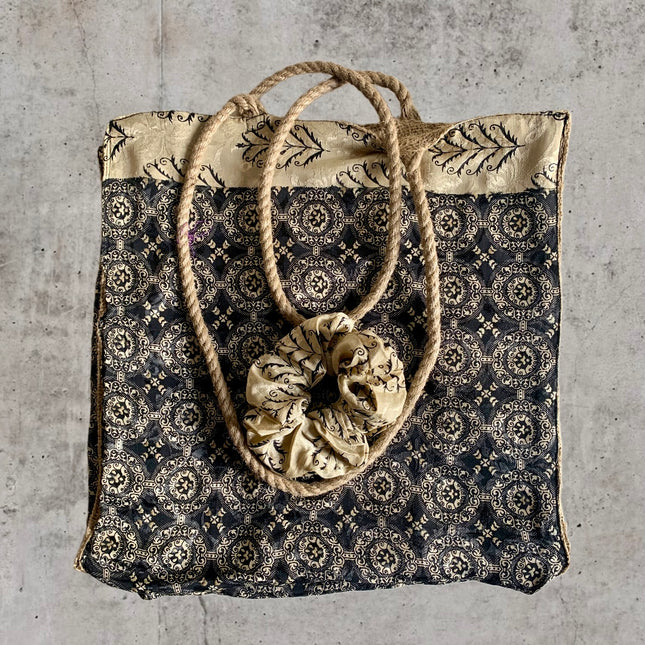 The Silky Shopper Bag + Scrunchie  ★ Papirus
