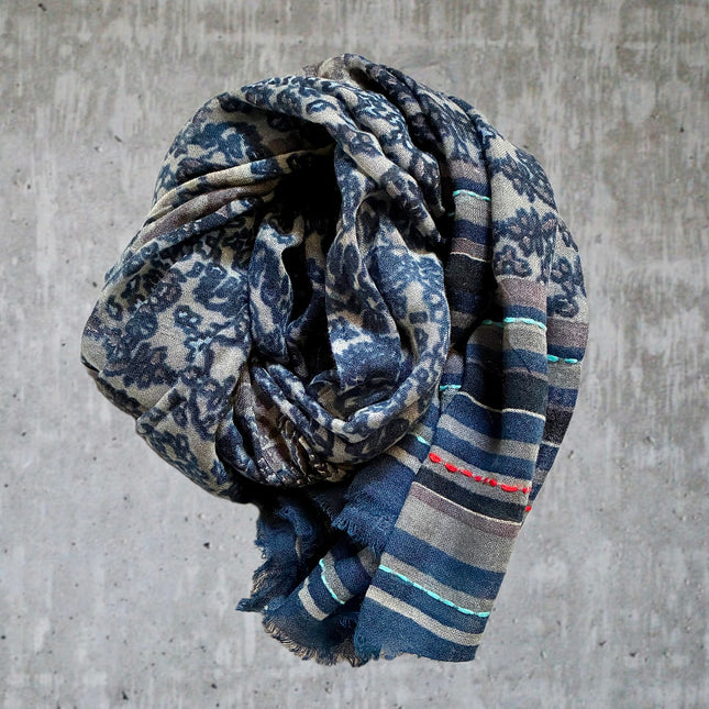 Sciarpa 100% Lana Ricamata a mano ❄️ Notredame