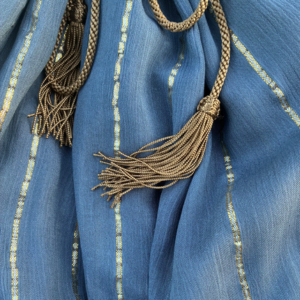 Maxi Dress a righe oro con cintura in cordoncino + nappine✨ Celeste polveroso