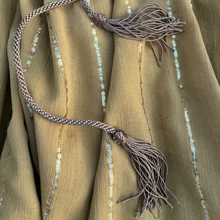 Maxi Dress a righe oro con cintura in cordoncino e nappine✨Giallo Pastello