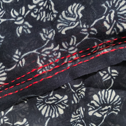 Sciarpa ricamata a mano 100% Lana ❄️ Dalia