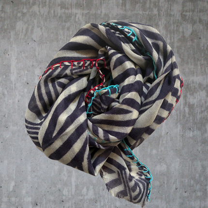 Sciarpa ricamata a mano 100% Lana ❄️ Shelley