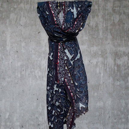 Sciarpa Ricamata a mano 100% Lana ❄️ Rinascimento