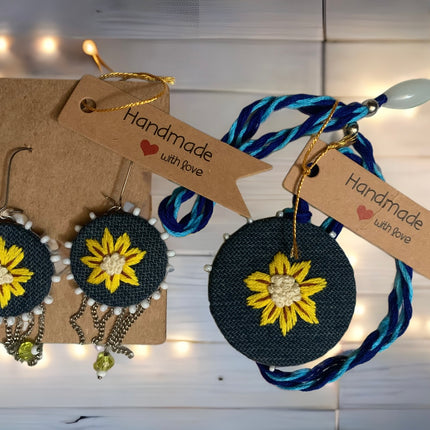 Blue Denim & Sunflowers 🌻 Orecchini Pendenti ricamati a mano