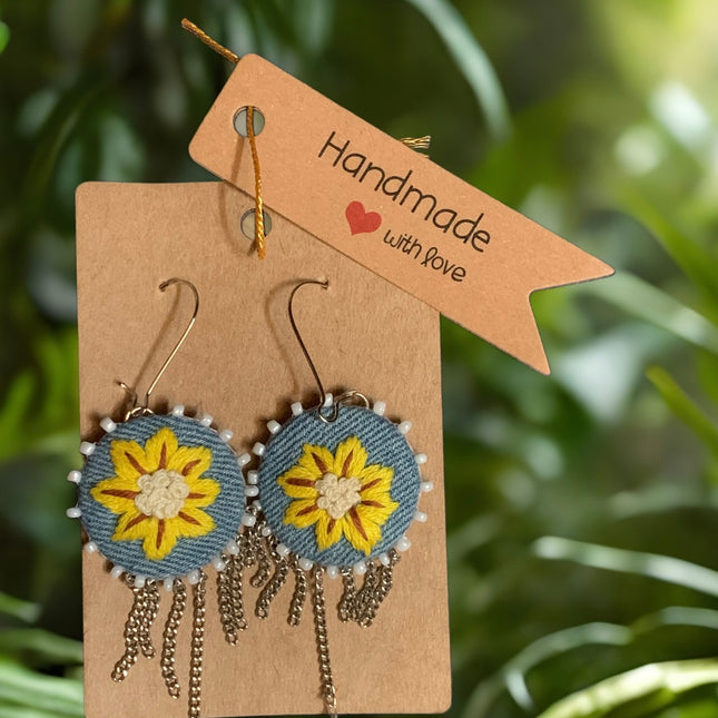 Light Blue Denim & Sunflowers 🌻 Orecchini Pendenti ricamati a mano