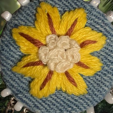 Light Blue Denim & Sunflowers 🌻 Orecchini Pendenti ricamati a mano