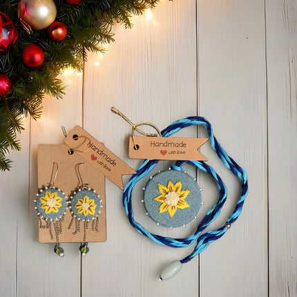 Light Blue Denim 🌻 Collana Ricamata a Mano 🌻