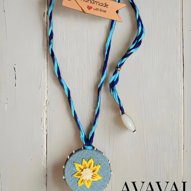 Light Blue Denim 🌻 Collana Ricamata a Mano 🌻
