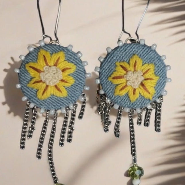 Light Blue Denim & Sunflowers 🌻 Orecchini Pendenti ricamati a mano